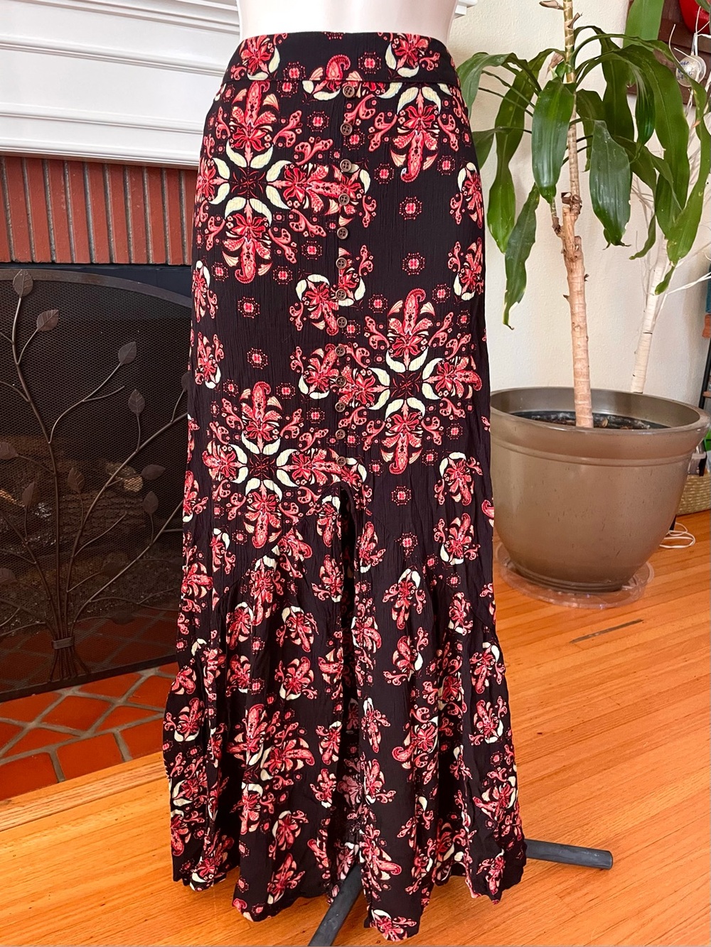 Earthbound Black Floral Sweeping Maxi Skirt M